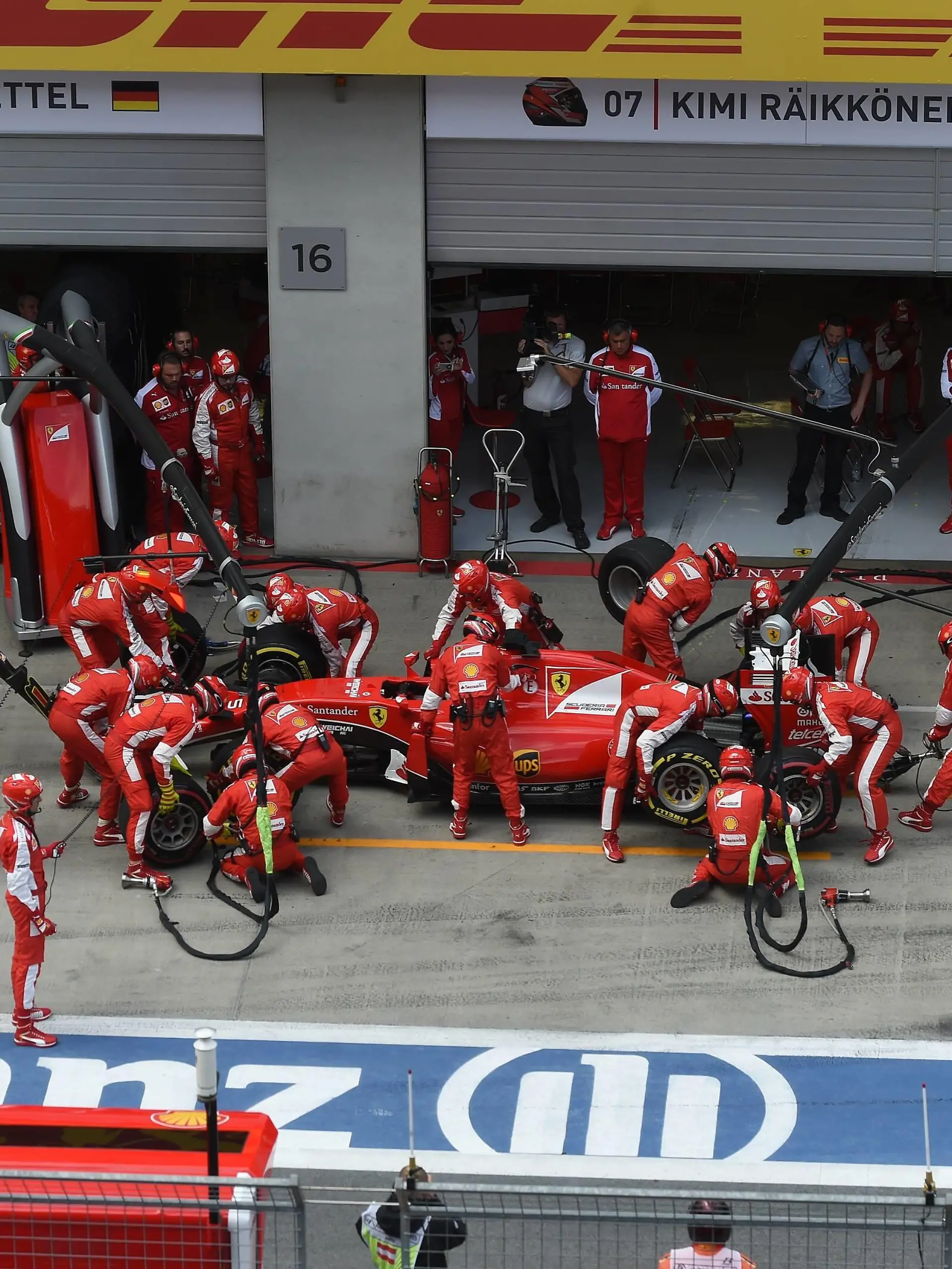 Sebastian Vettel, Scuderia Ferrari, Pitstop. formula 1 GP, Austria in Spielberg, 21.06.2015 Photo:mspb/ Jerry Andre Pitstop, Sebastian Vettel, formula 1 GP, AustriaSebastian Vettel Scuderia Ferrari Pitstop Formula 1 GP Austria in Spielberg 21 06 2015 Photo mspb Jerry André Pitstop Sebastian Vettel Formula 1 GP Austria