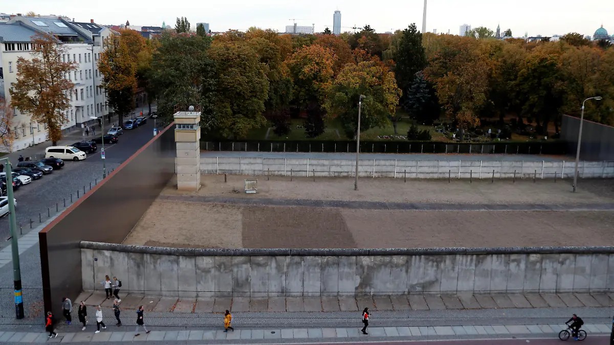 A general view shows the Berlin Wall memorial on Bernauer Strasse in Berlin, Germany, September 18, 2019. On November 9th Germany will mark the 30th anniversary of the fall of the Berlin Wall (Berliner Mauer) in 1989. Picture taken September 18, 2019. REUTERS/Fabrizio Bensch