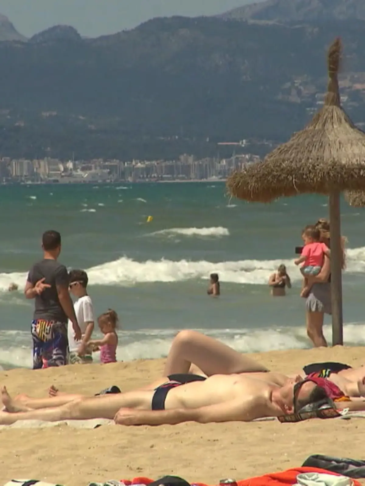 Bild zu: "Wird der Urlaub 2023 zum Teuer-Trip?"