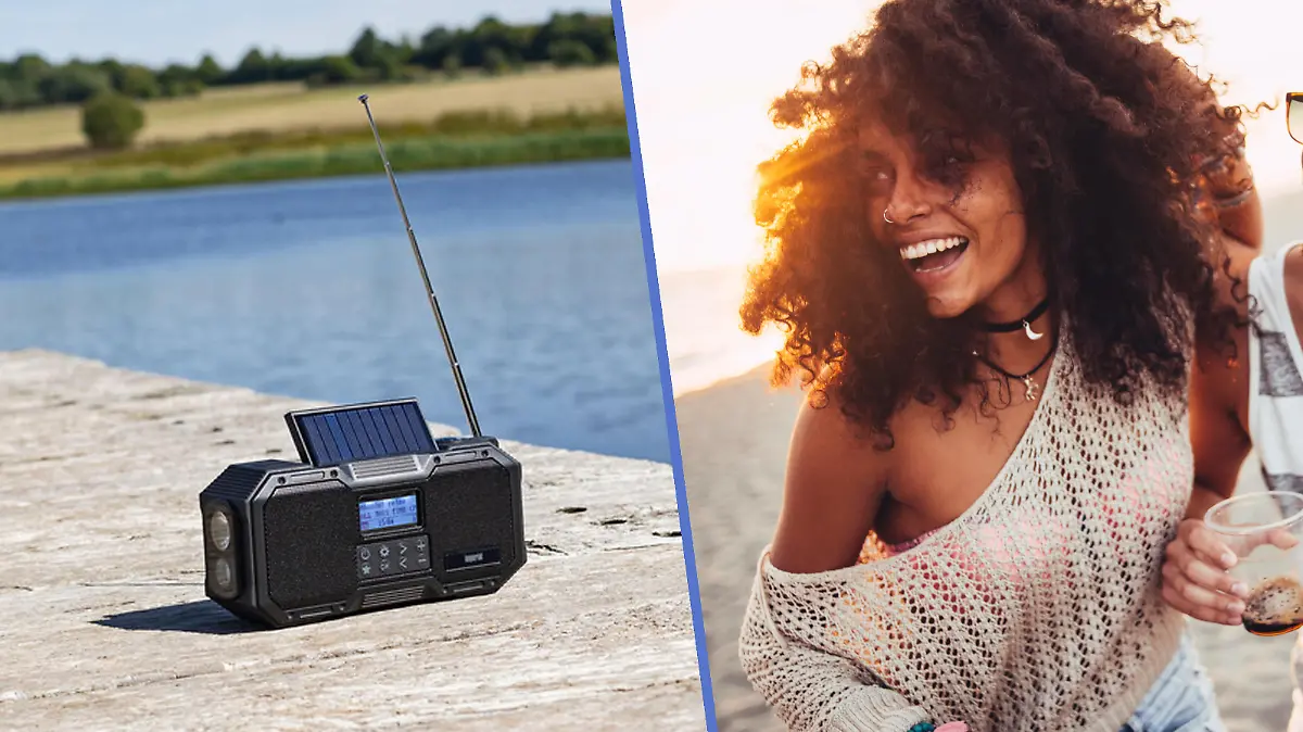 Kurbelradio auf eine Steg am Wasser, Frau die sich freut