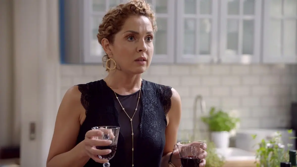 NIna zeigt sich für Leon in sexy Dessous Peinliche Verwechslung