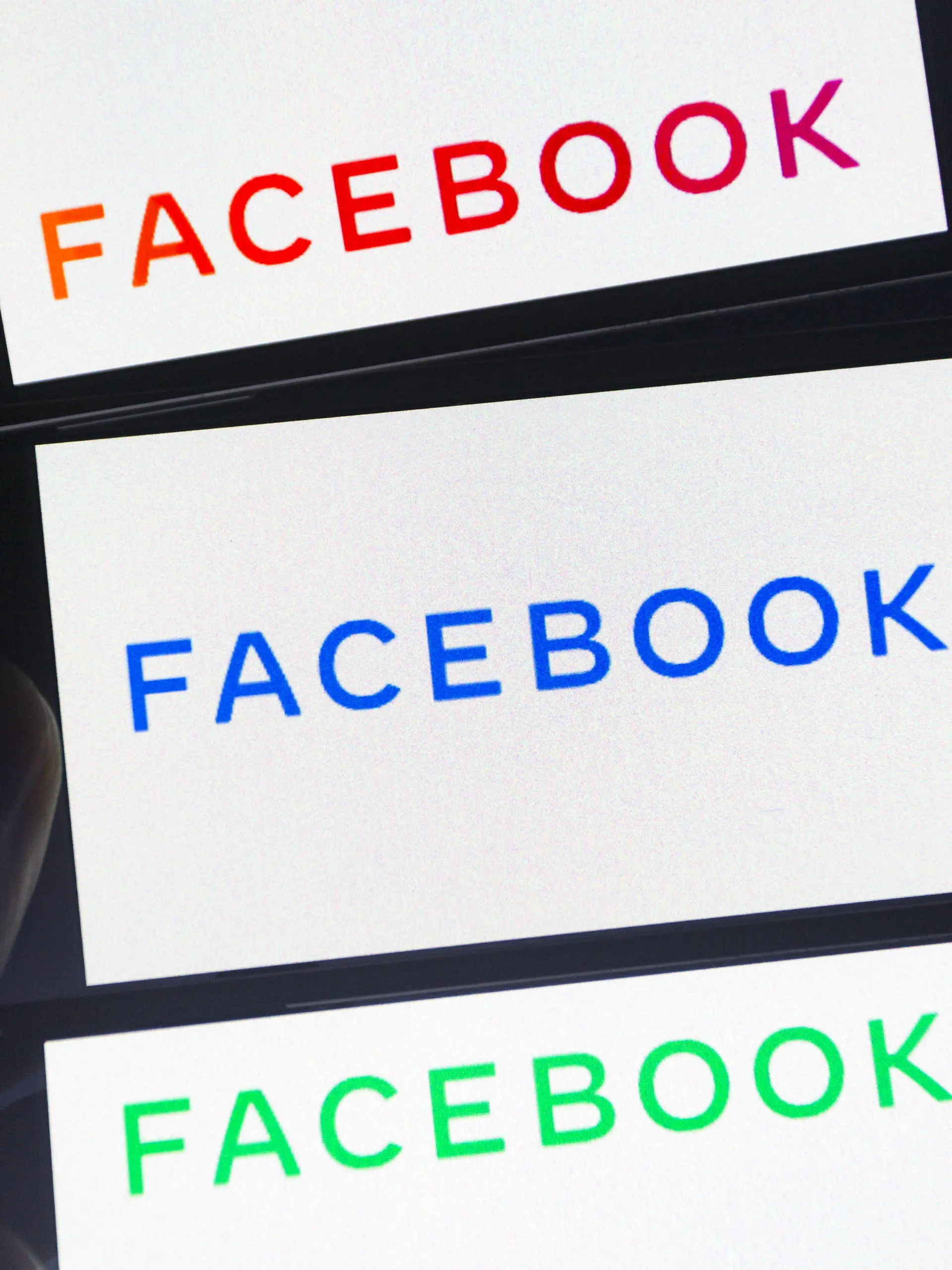 ILLUSTRATION - 05.11.2019, Paraguay, Asunción: Das neue Firmenlogo von Facebook wird auf einem Smartphone-Bildschirm gezeigt. (Mehrfachbelichtung). Facebook am Montag ein neues Logo mit dem selben Firmennamen für den Konzern vor. Es unterscheidet sich äußerlich vom Logo des Online-Netzwerks und soll künftig häufiger neben anderen Marken des Konzerns wie Instagram und WhatsApp stehen. Foto: Andre M. Chang/ZUMA Wire/dpa +++ dpa-Bildfunk +++