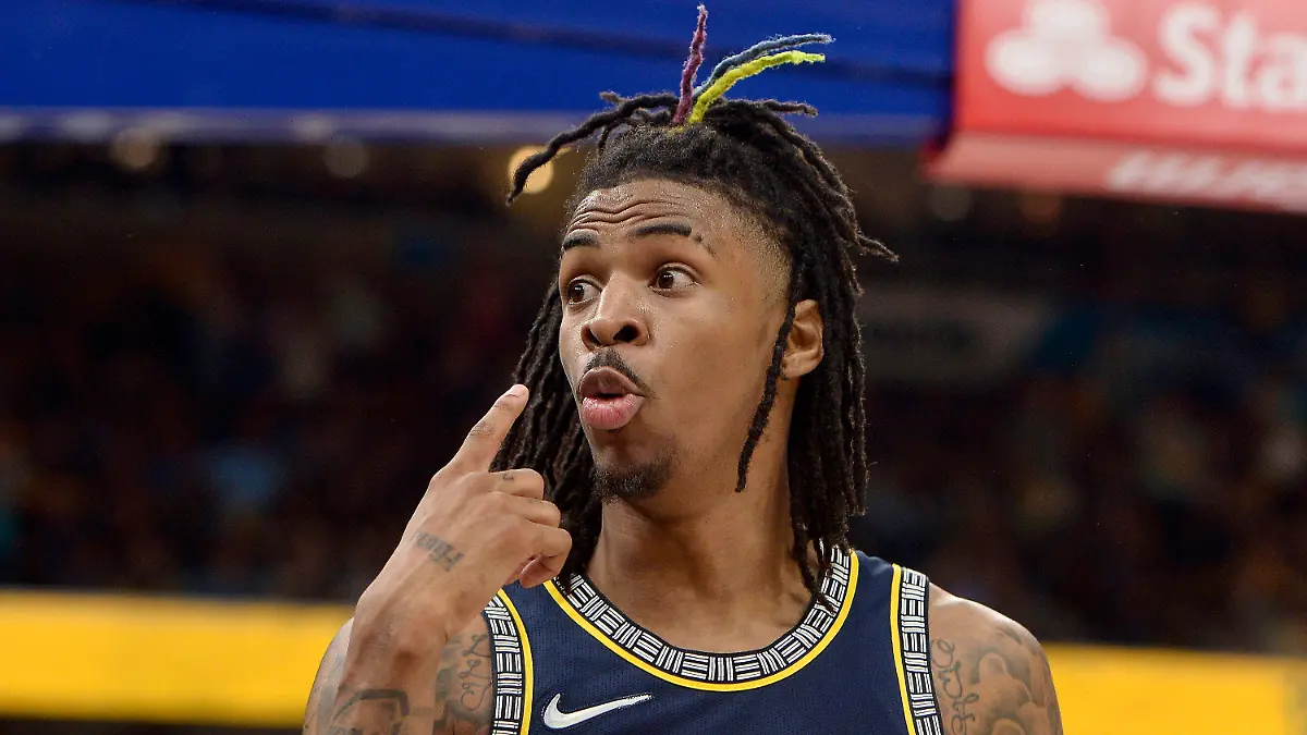 ARCHIV - 03.05.2022, USA, Memphis: Basketball-Profi Ja Morant, Starspieler des NBA-Teams Memphis Grizzlies, wird seinem Team mindestens zwei Spiele fehlen. Auslöser ist ein bei Instagram gestreamtes Video, in dem Morant oberkörperfrei in einem Nachtclub zu sehen war und dabei eine Waffe zeigte. (zu dpa: «NBA: Memphis-Star Ja Morant nach Nachtclub-Video suspendiert») Foto: Brandon Dill/AP/dpa +++ dpa-Bildfunk +++