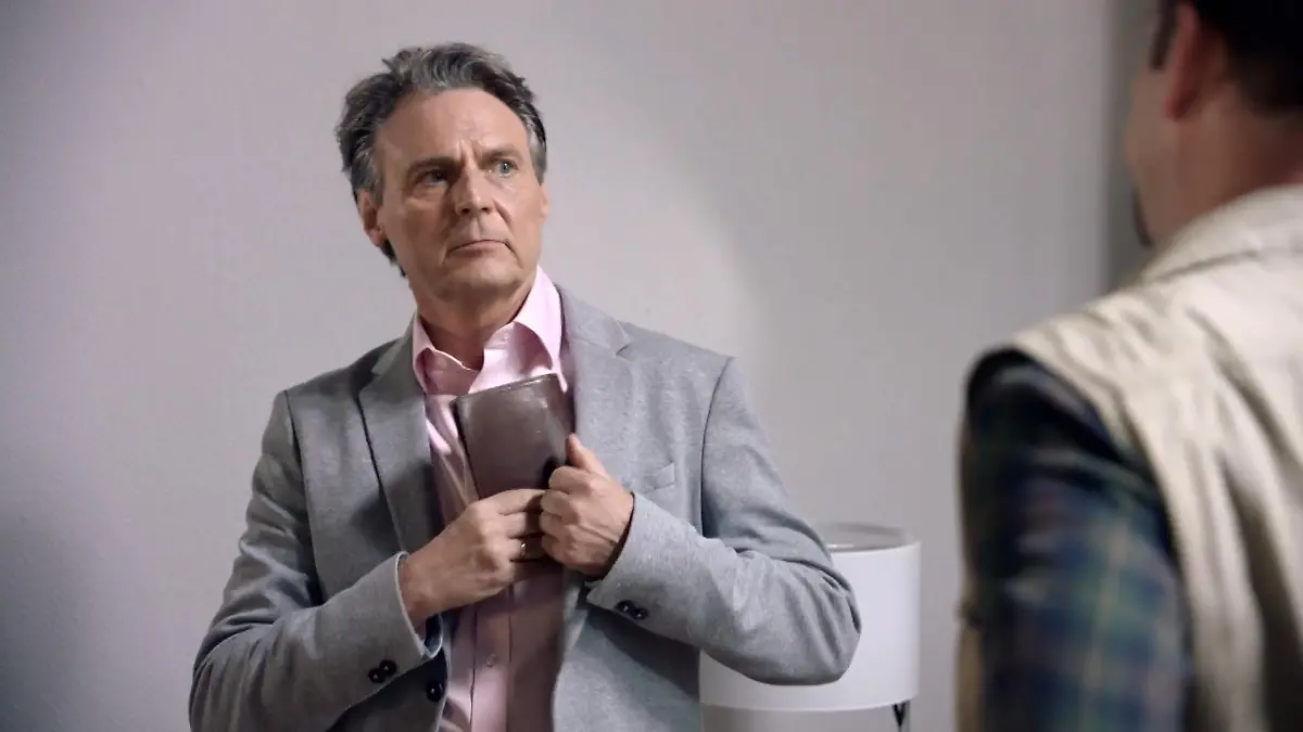 Jo muss tief in die Tasche greifen Alles für Yvonne