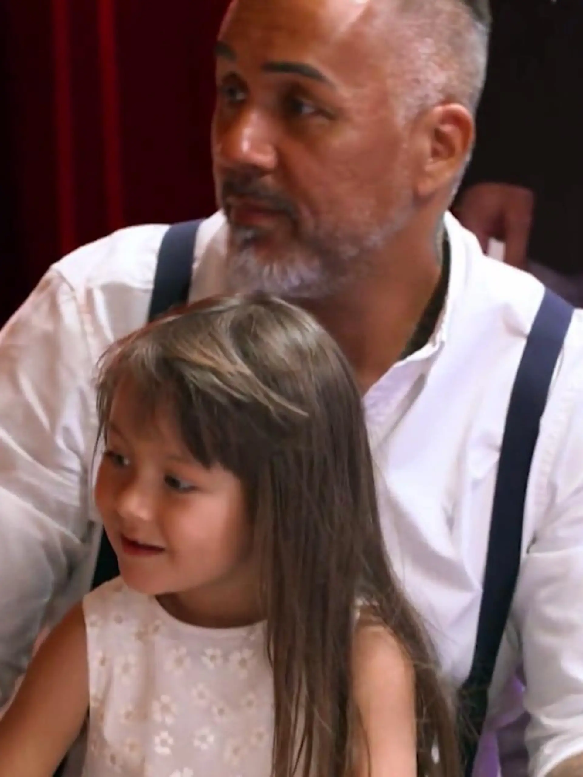 Mike Leon Grosch und seine Tochter