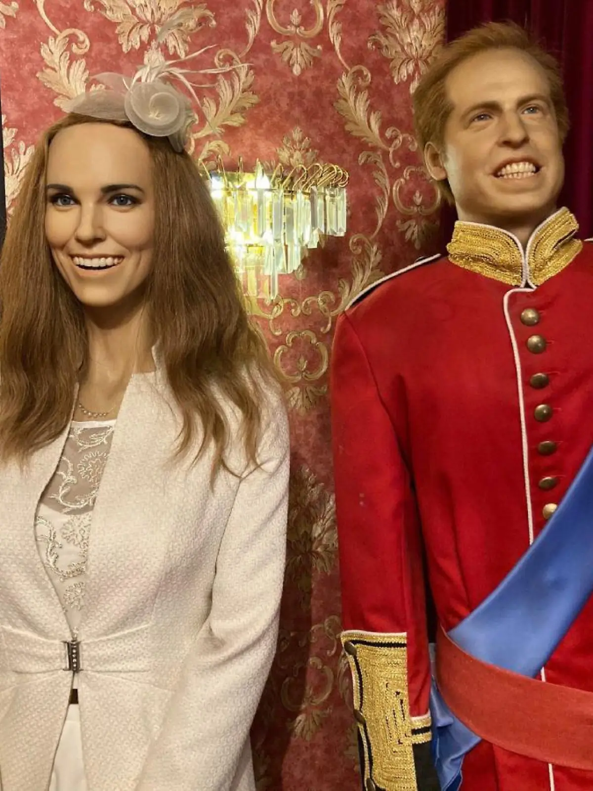 Ein polnisches Wachsfiguren-Kabinett stellt sich Prinzessin Kate und Prinz William SO vor - und das Internet schwankt zwischen Horror und Gelächter.