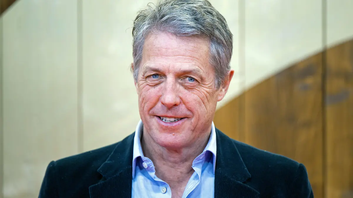 ARCHIV - 20.03.2023, Berlin: Der Schauspieler Hugh Grant kommt zur Sondervorführung des Films ·Dungeons & Dragons: Ehre unter Dieben· im Zoo Palast.    (zu dpa "Hugh Grant plädiert für Handyverbot am Set · für mehr Liebeleien") Foto: Monika Skolimowska/dpa +++ dpa-Bildfunk +++
