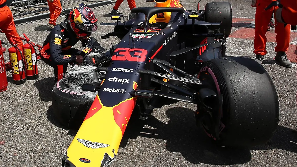 Crash, Max Verstappen, Red Bull Racing, formula 1 GP, Monaco 26.05.2018 Photo:mspb/Jean Petin Crash, Max Verstappen, formula 1 GP, Monaco 2018 *** Crash Max Verstappen Red Bull Racing formula 1 GP Monaco 26 05 2018 Photo mspb Jean Petin Crash Max Verstappen formula 1 GP Monaco 2018