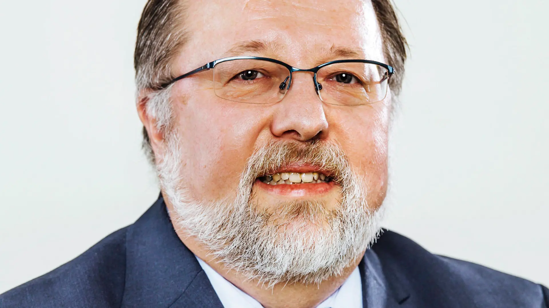 ARCHIV - 23.01.2016, Nordrhein-Westfalen, Köln: Thomas Fischbach, Präsident des Berufsverbandes Kinder- und Jugendärzte lächelt in die Kamera des Fotografen. (zu dpa «Kinderärzte-Verband fordert Zuckersteuer im Kampf gegen Übergewicht» vom 06.10.2019) Foto: Karsten Lindemann/Berufsverband Kinderärzte/dpa +++ dpa-Bildfunk +++