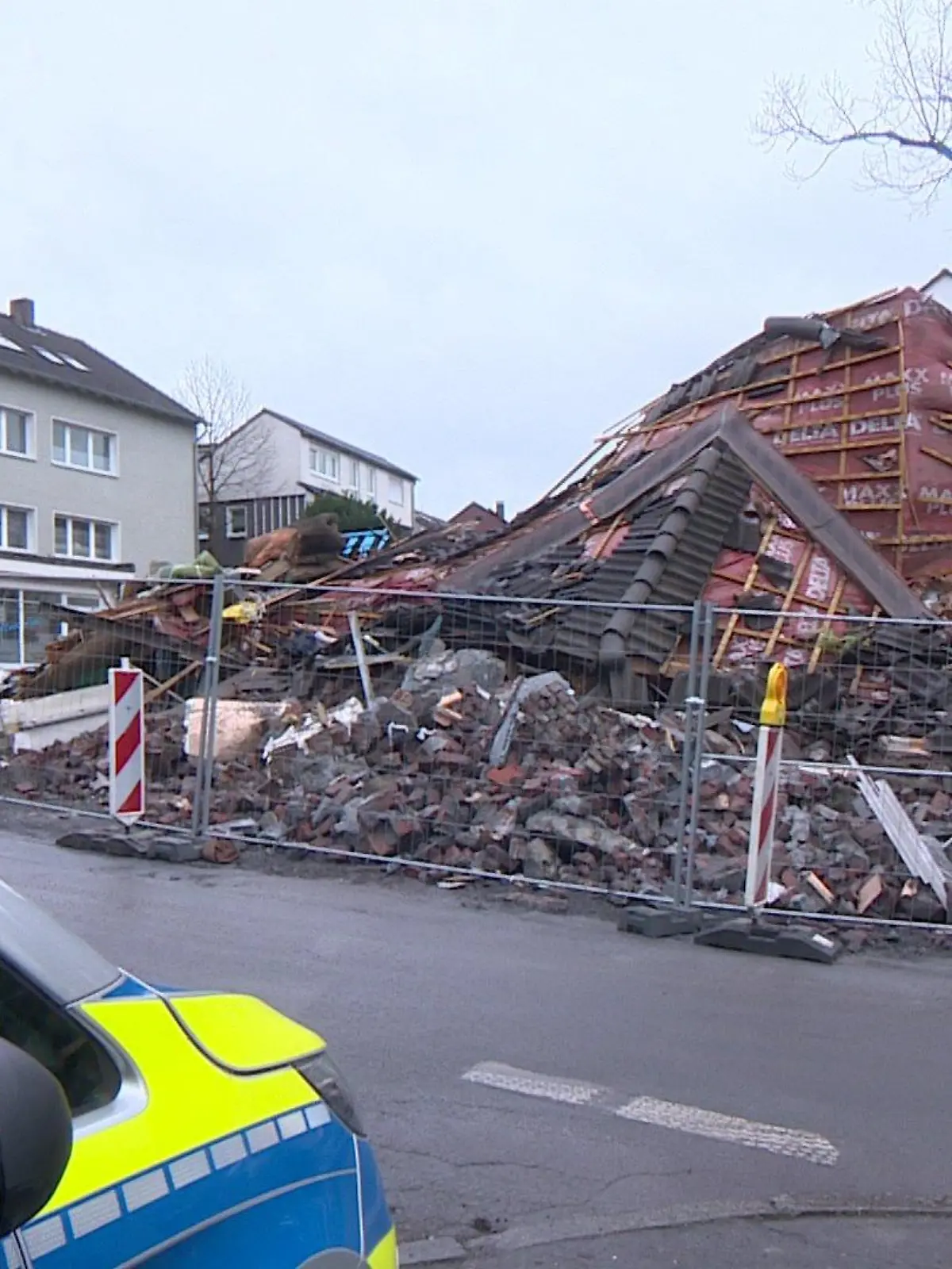 Die Staatsanwaltschaft vermutet eine bei Bauarbeiten beschädigte Gasleitung als Ursache der tödlichen Explosion.