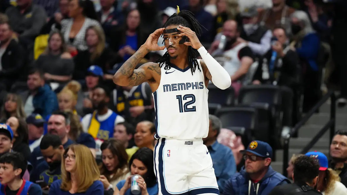 NBA, Basketball Herren, USA Memphis Grizzlies at Denver Nuggets Mar 3, 2023 Denver, Colorado, USA Memphis Grizzlies guard Ja Morant 12 adjusts his face guard during the first quarter against the Denver Nuggets at Ball Arena. Denver Ball Arena Colorado USA, EDITORIAL USE ONLY PUBLICATIONxINxGERxSUIxAUTxONLY Copyright: xRonxChenoyx 20230303_jma_ac4_126
