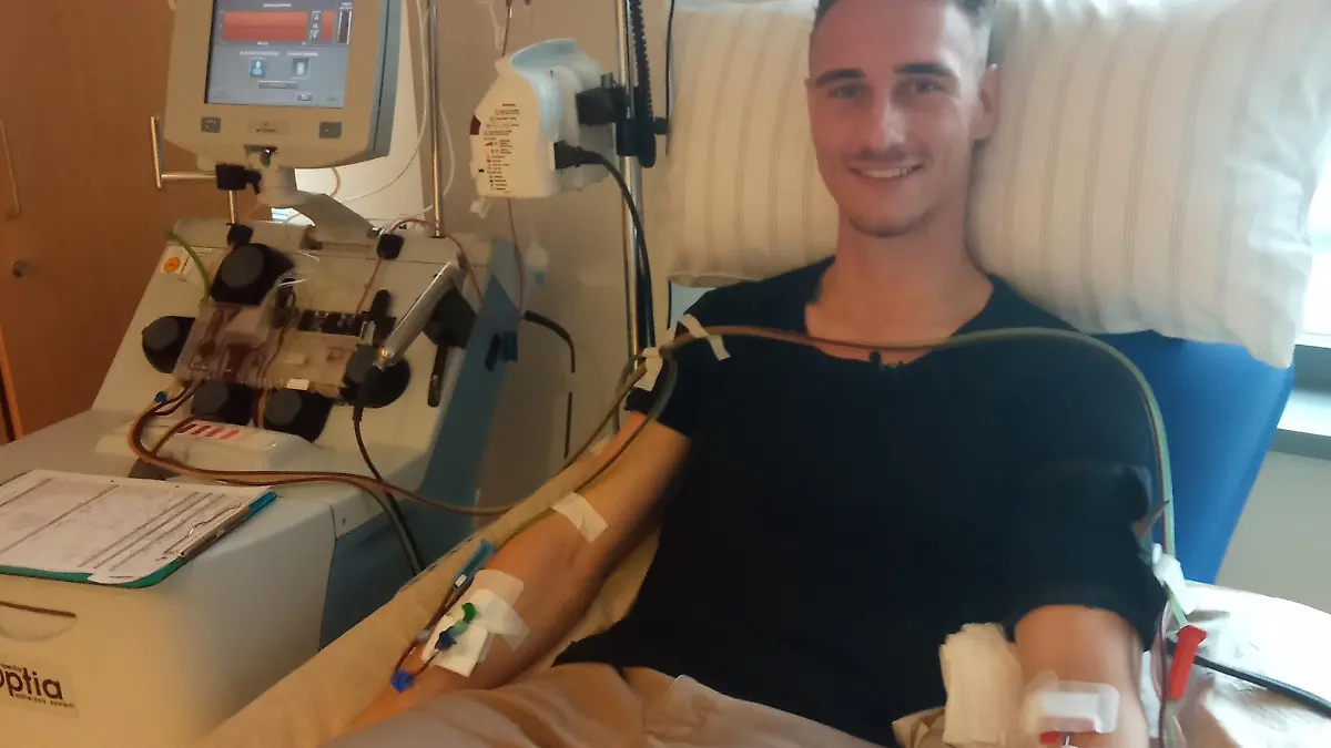 Trotz zweier kleiner Stiche in jeweils einen Arm kann Fabian Mohs lächeln