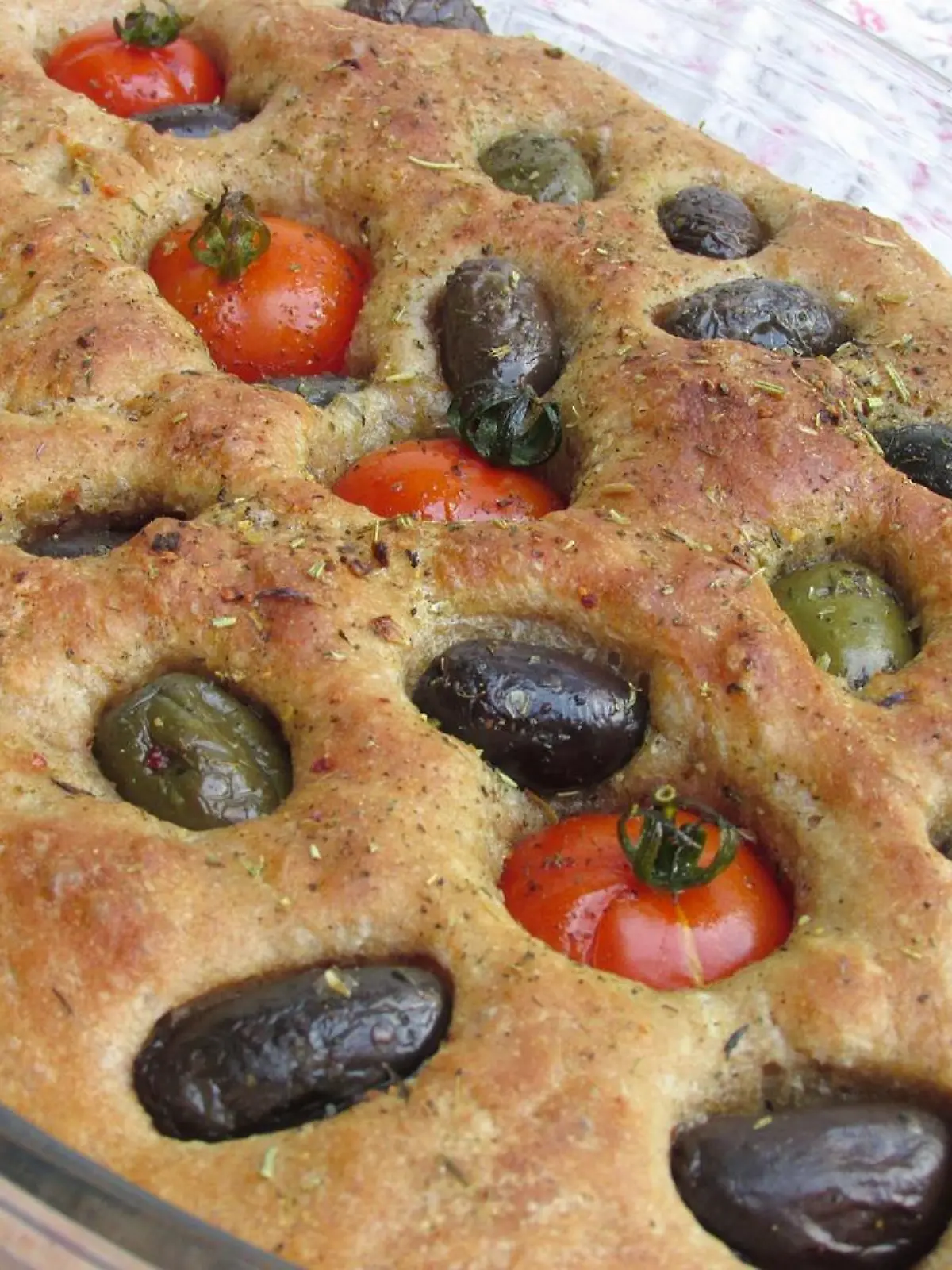 Der Teig der Focaccia muss 16 Stunden reifen.
