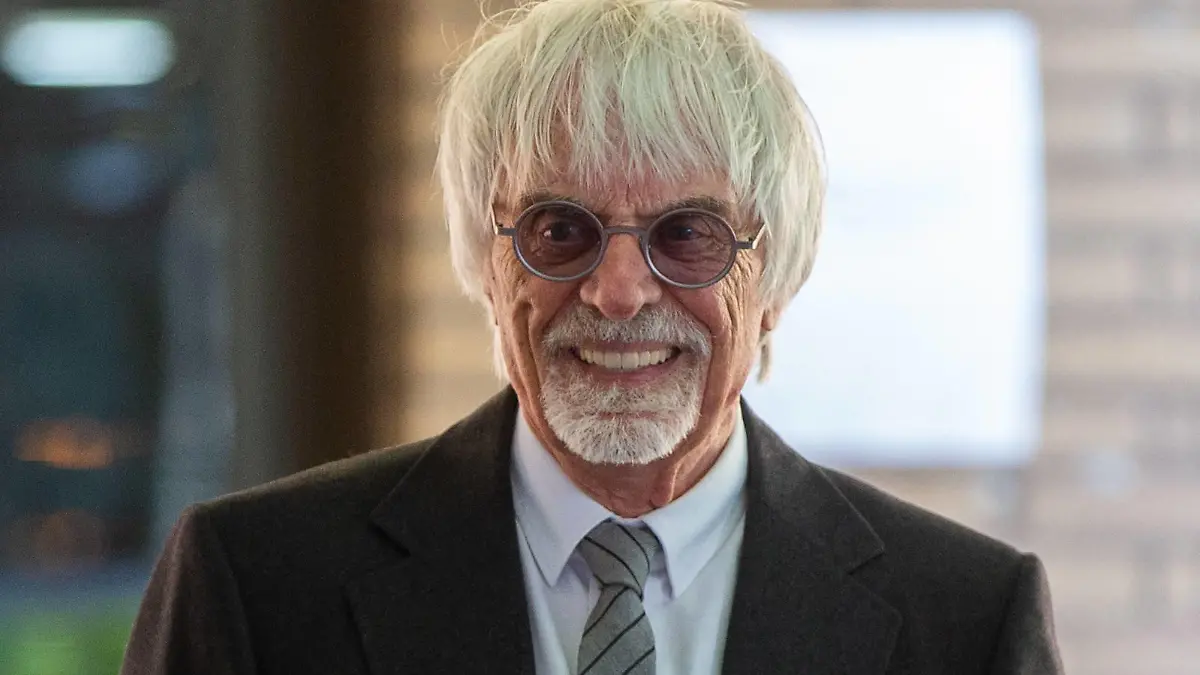 April 19, 2023, London, England, United Kingdom: Former Formula One boss BERNIE ECCLESTONE is seen leaving Southwark Crown Court after trial over fraud charges by false representation over an alleged failure to declare 400 million pounds of overseas assets to the Government. London United Kingdom - ZUMAs262 20230419_zip_s262_058 Copyright: xTayfunxSalcix