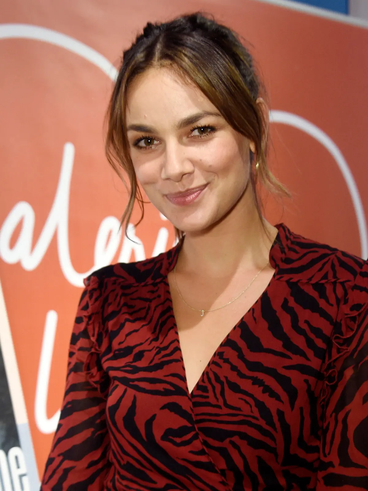 Janina Uhse bei der Vorstellung ihres Buches Meine Glücklichküche mit Signierstunde in den Galeries Lafayette. Berlin, 25.10.2019 *** Janina Uhse at the presentation of her book Meine Glücklichküche with signing session at the Galeries Lafayette Berlin, 25 10 2019 Foto:xN.xKubelkax/xFuturexImage