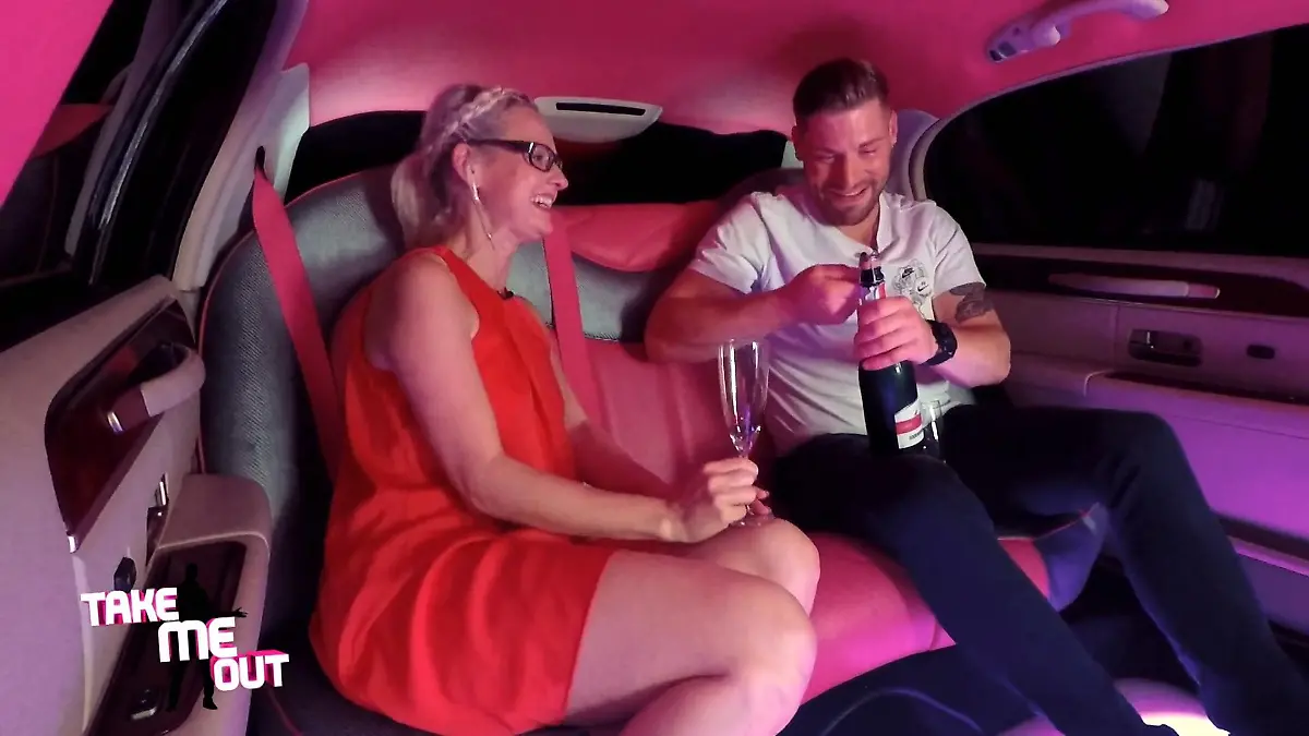 Schlüpfrige Gespräche zwischen Josi und Andreas Heißes Limo-Date