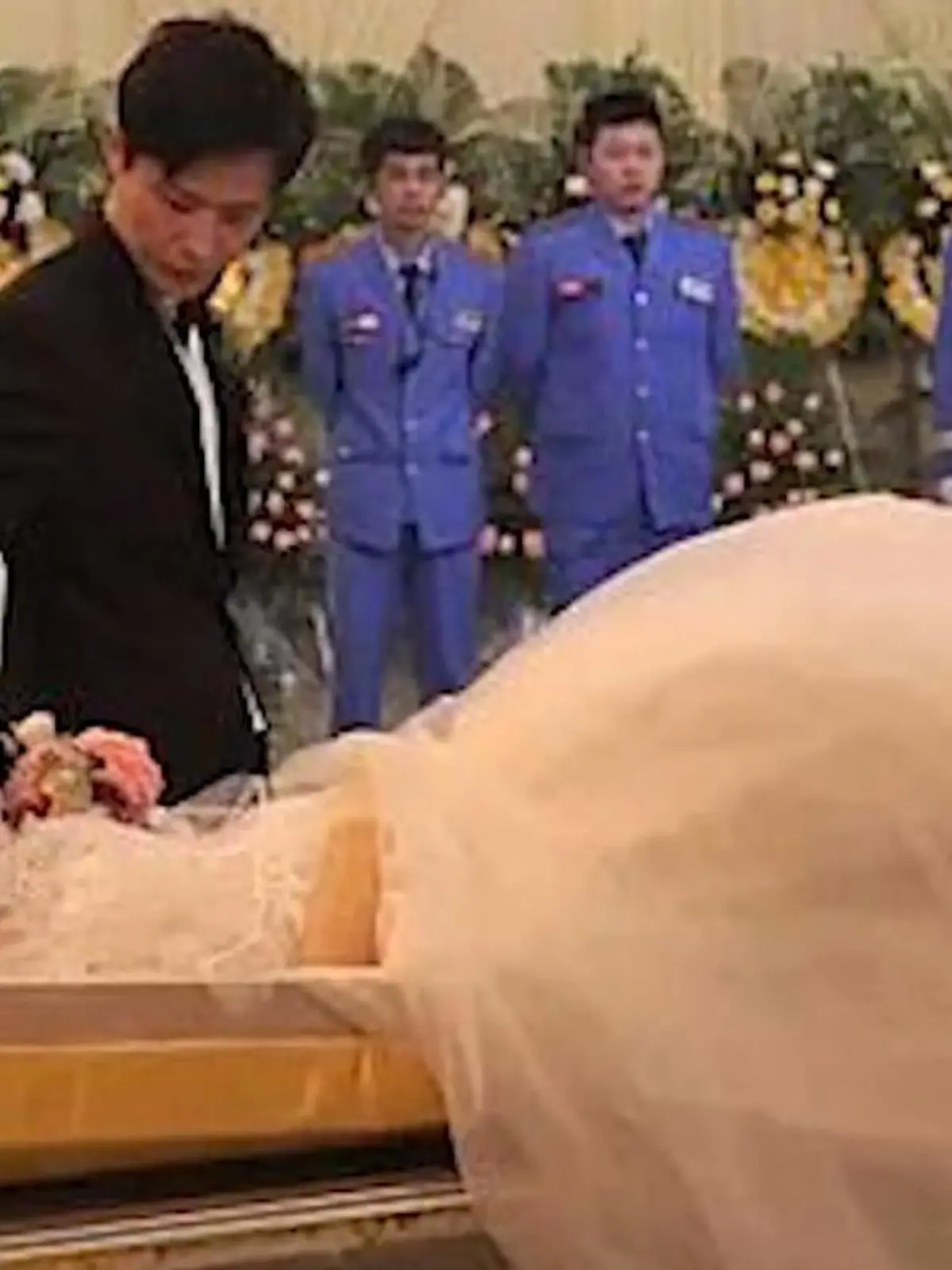 Bild zu: "Chinese heiratet seine tote Verlobte"