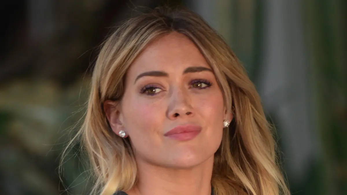 Hilary Duff spotted out and about along the popular Melrose Place in West Hollywood, Ca
Pictured:
Ref: SPL5118051 240919 NON-EXCLUSIVE
Picture by: London Entertainment / SplashNews.com
Splash News and Pictures
Los Angeles: 310-821-2666
New York: 212-619-2666
London: +44 (0)20 7644 7656
Berlin: +49 175 3764 166
photodesk@splashnews.com
World Rights,