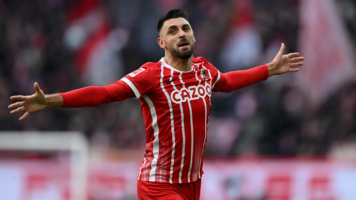 FREIBURG IM BREISGAU, GERMANY - FEBRUARY 26: Vincenzo Grifo of Sport-Club Freiburg celebrates after scoring the team's first goal during the Bundesliga match between Sport-Club Freiburg and Bayer 04 Leverkusen at Europa-Park Stadion on February 26, 2023 in Freiburg im Breisgau, Germany. (Photo by Helge Prang/Getty Images)