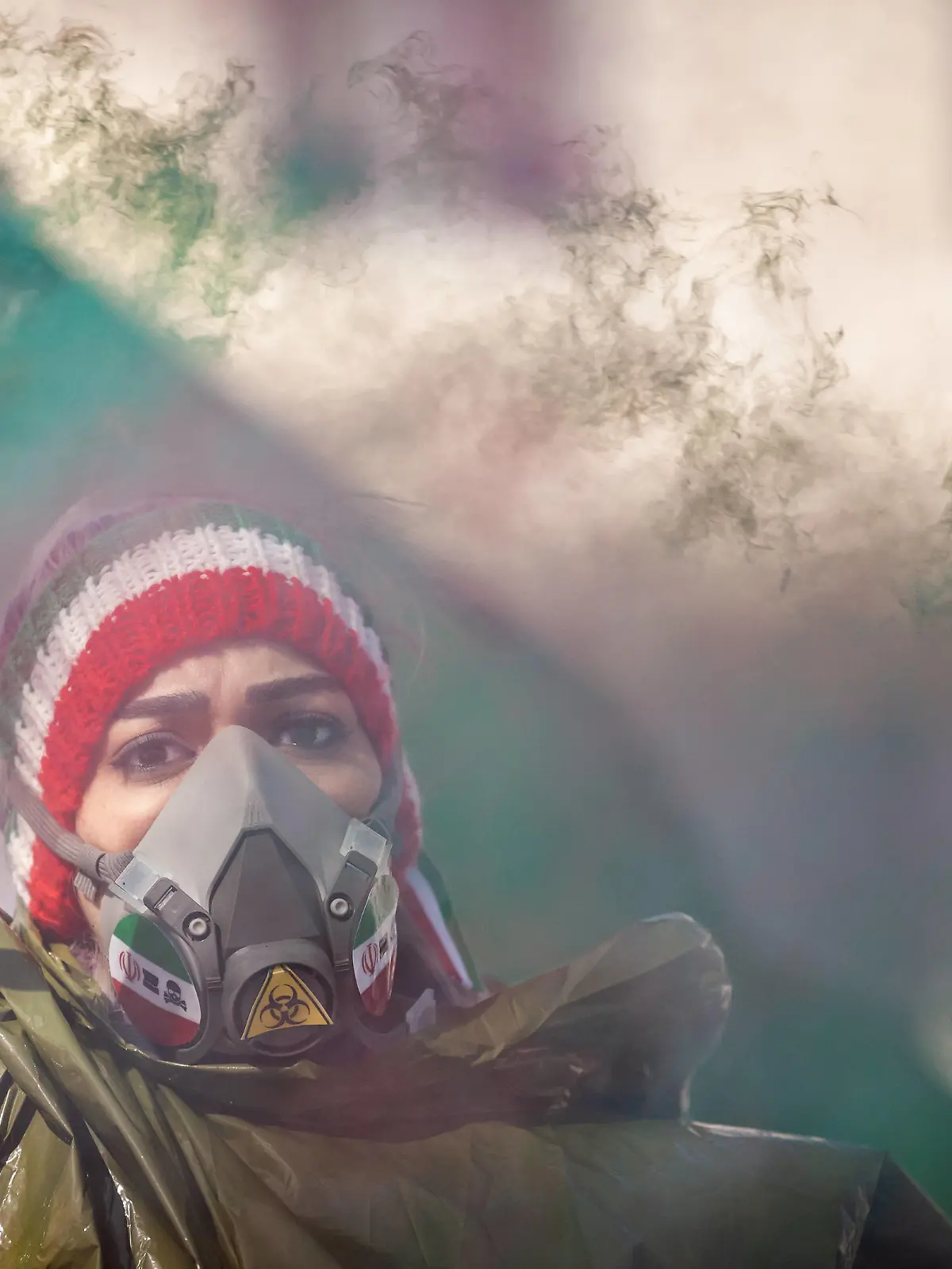 Protest against poisonings and the nuclear deal with Iran A demonstrator in a gas mask releases green smoke during a rally outside the US State Department against the Islamic regime in Iran. The gas mask is a reference to the hundreds of girls who have been poisoned - via gas - in Iran. Demonstrators demanded an end to the poisonings and an end to nuclear negotiations with the regime. Washington DC United States PUBLICATIONxNOTxINxFRA Copyright: xAllisonxBaileyx originalFilename: bailey-protesta230304_np65j.jpg