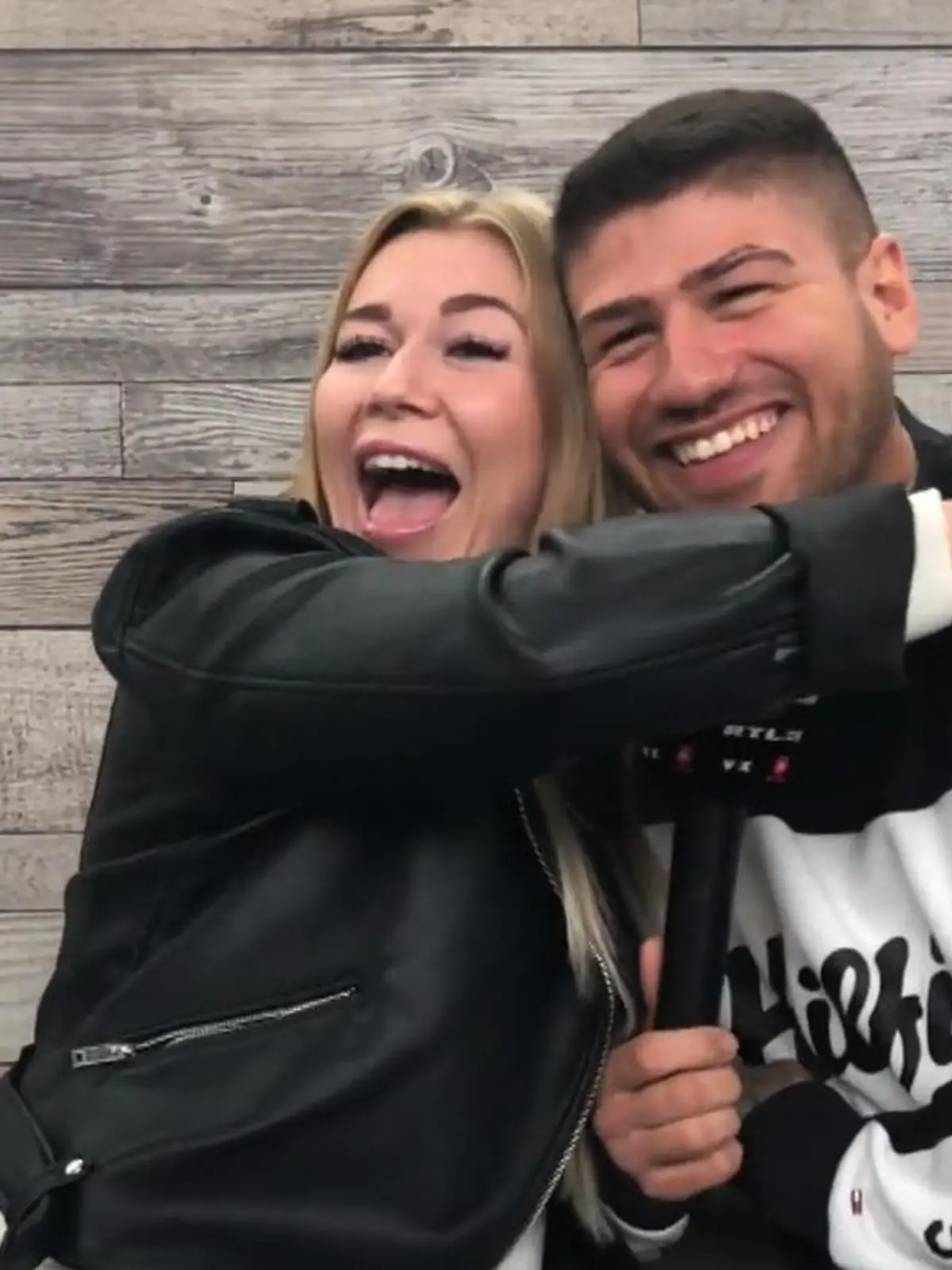 Bild zu: "Miri und Miguel sprechen über ihre Liebe"