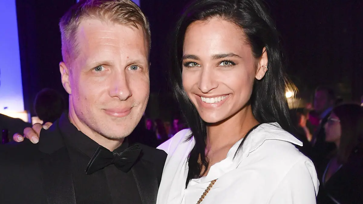 Sind Oliver Pocher und Amira Aly längst verlobt? Ein dicker Klunker an ihrem Ringfinger hat für Diskussion gesorgt.