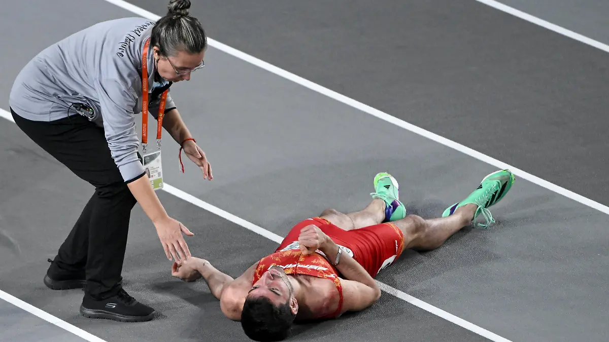 Leichtathletik, Hallen-Europameisterschaften in Istanbul - 60m Hürden, Sturz von Enrique Llopis ISTANBUL 20230305 Spaniens Enrique Llopis gar omkull i herrarnas final i 60 m häck under friidrotts-EM inomhus i Istanbul, Turkiet. ISTANBUL TURKIET skidor x10080x *** ISTANBUL 20230305 Spains Enrique Llopis falls in the mens 60m hurdles final at the European Athletics Indoor Championships in Istanbul, Turkey ISTANBUL TURKEY skiing x10080x, PUBLICATIONxNOTxINxDENxNORxSWExFIN Copyright: xFREDRIKxSANDBERGxx/TTx FRIIDROTTS-EM INOMHUS 2O23