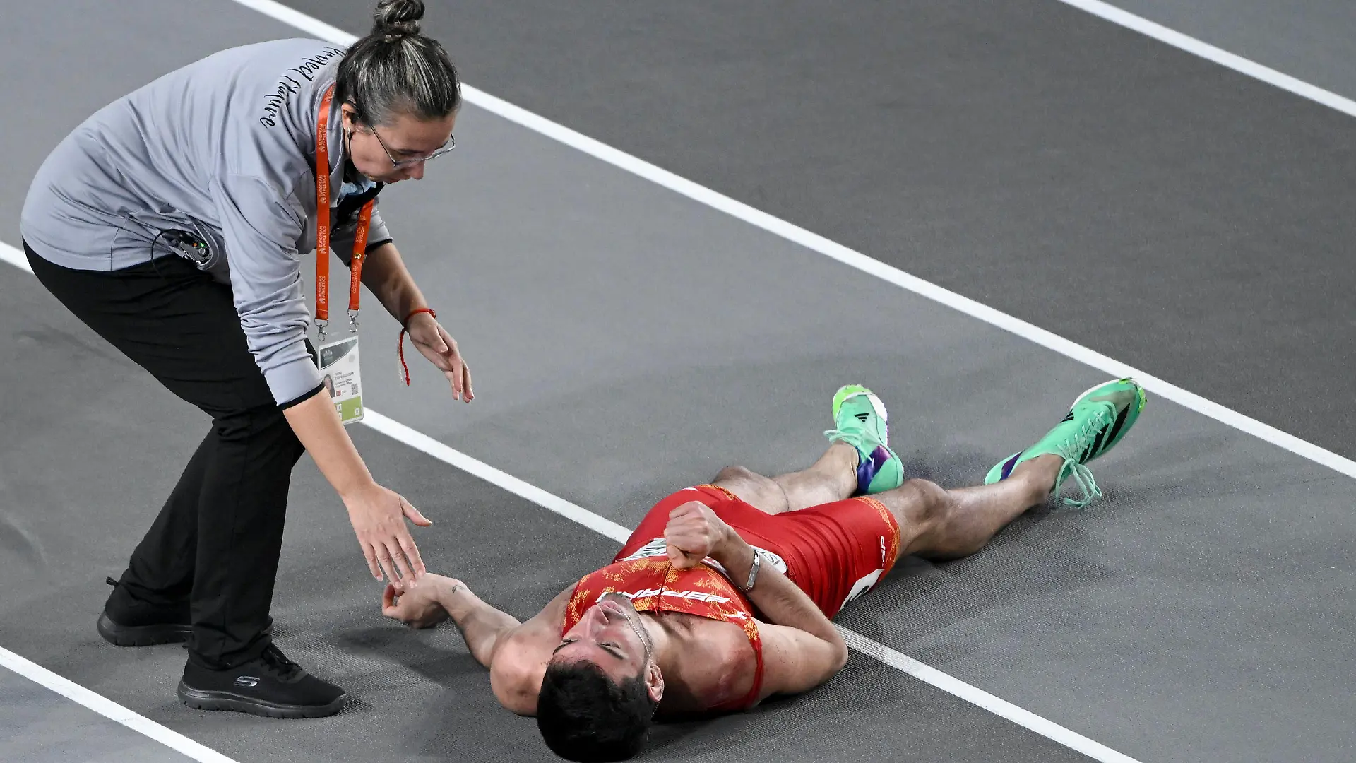 Leichtathletik, Hallen-Europameisterschaften in Istanbul - 60m Hürden, Sturz von Enrique Llopis ISTANBUL 20230305 Spaniens Enrique Llopis gar omkull i herrarnas final i 60 m häck under friidrotts-EM inomhus i Istanbul, Turkiet. ISTANBUL TURKIET skidor x10080x *** ISTANBUL 20230305 Spains Enrique Llopis falls in the mens 60m hurdles final at the European Athletics Indoor Championships in Istanbul, Turkey ISTANBUL TURKEY skiing x10080x, PUBLICATIONxNOTxINxDENxNORxSWExFIN Copyright: xFREDRIKxSANDBERGxx/TTx FRIIDROTTS-EM INOMHUS 2O23