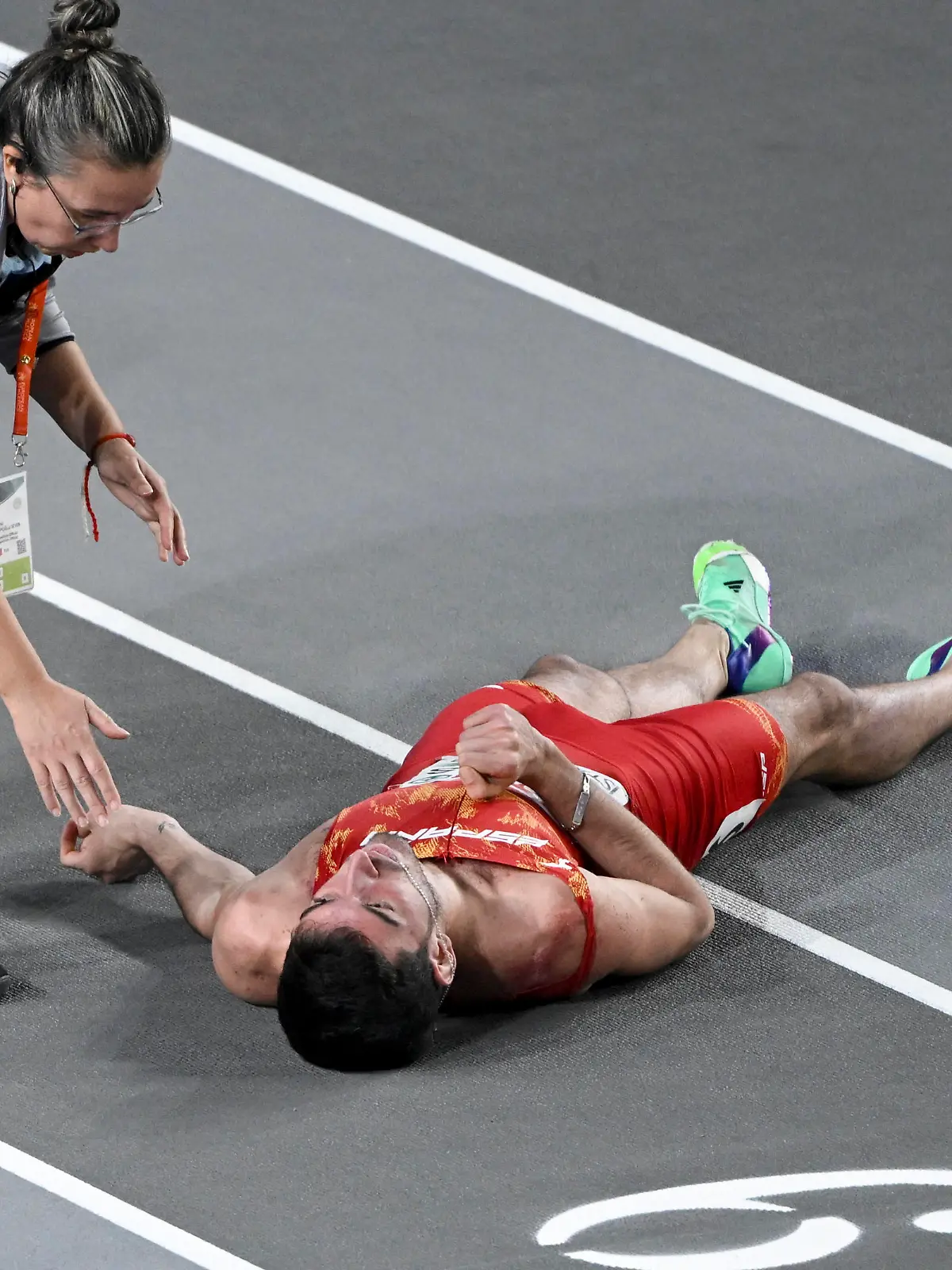 Leichtathletik, Hallen-Europameisterschaften in Istanbul - 60m Hürden, Sturz von Enrique Llopis   ISTANBUL 20230305 Spaniens Enrique Llopis gar omkull i herrarnas final i 60 m häck under friidrotts-EM inomhus i Istanbul, Turkiet. ISTANBUL TURKIET skidor x10080x *** ISTANBUL 20230305 Spains Enrique Llopis falls in the mens 60m hurdles final at the European Athletics Indoor Championships in Istanbul, Turkey ISTANBUL TURKEY skiing x10080x, PUBLICATIONxNOTxINxDENxNORxSWExFIN Copyright: xFREDRIKxSANDBERGxx/TTx FRIIDROTTS-EM INOMHUS 2O23