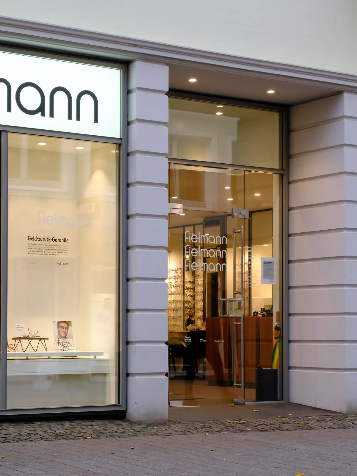 Optiker Fielmann, Unna, Ruhrgebiet, Nordrhein-Westfalen, Deutschland, Europa *** Optician Fielmann, Unna, Ruhr Area, North Rhine-Westphalia, Germany, Europe 1100401413 