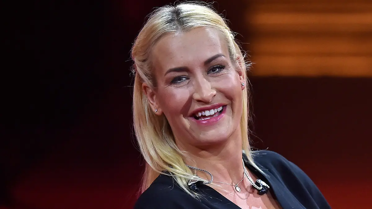 COLOGNE, GERMANY - DECEMBER 06:  Sarah Connor attends the television show 2015! Menschen, Bilder, Emotionen - RTL Jahresrueckblick on December 6, 2015 in Cologne, Germany.  (Photo by Sascha Steinbach/Getty Images)