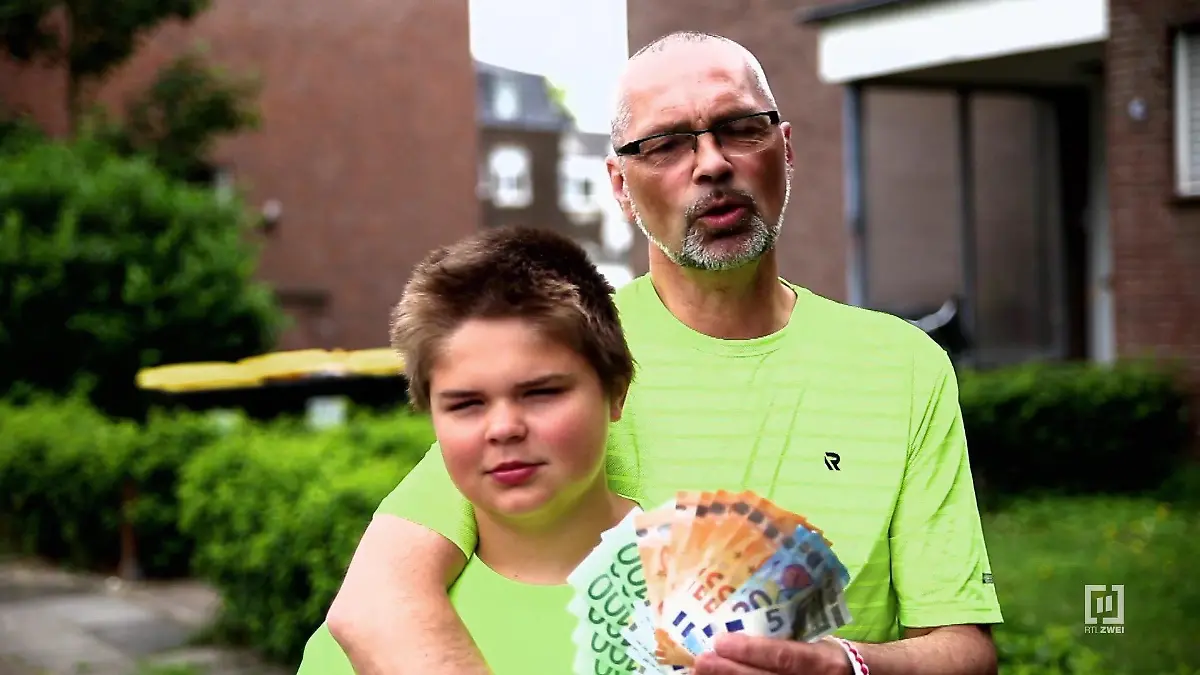 Altenpfleger Uwe und sein Sohn Miguel müssen mit 1045 Euro im Monat klarkommen.