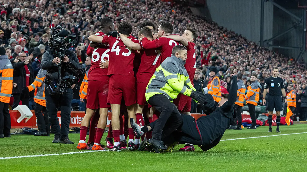Sport Bilder des Tages Football - FA Premier League - Liverpool FC v Manchester United, ManU FC LIVERPOOL, ENGLAND - Sunday, March 5, 2023: Liverpool s Roberto Firmino celebrates after scoring the seventh goal during the FA Premier League match between Liverpool FC and Manchester United FC at Anfield. LIVERPOOL Anfield MERSEYSIDE ENGLAND PUBLICATIONxNOTxINxUK Copyright: xDavidxRawcliffex P2023-03-05-Liverpool_Man_Utd-91