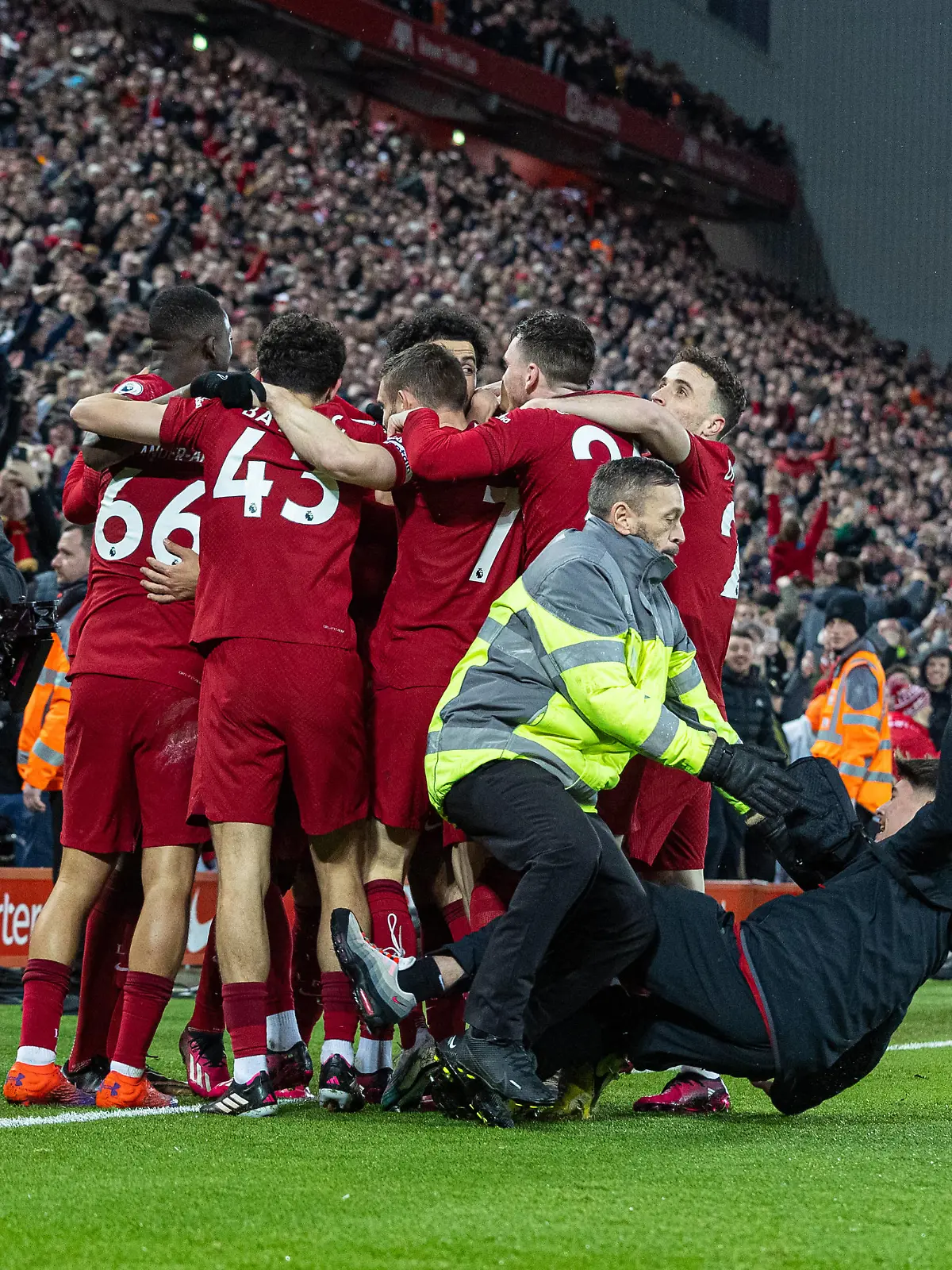 Sport Bilder des Tages Football - FA Premier League - Liverpool FC v Manchester United, ManU FC LIVERPOOL, ENGLAND - Sunday, March 5, 2023: Liverpool s Roberto Firmino celebrates after scoring the seventh goal during the FA Premier League match between Liverpool FC and Manchester United FC at Anfield. LIVERPOOL Anfield MERSEYSIDE ENGLAND PUBLICATIONxNOTxINxUK Copyright: xDavidxRawcliffex P2023-03-05-Liverpool_Man_Utd-91