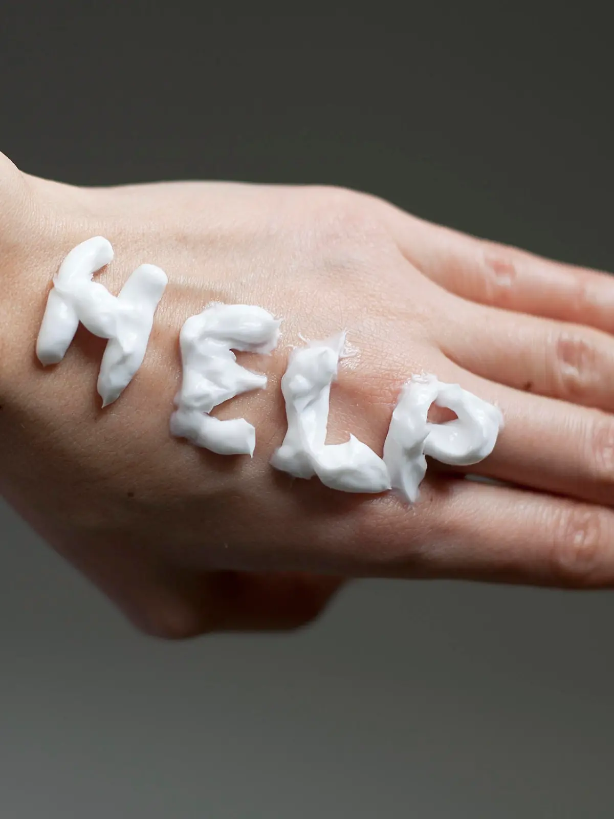Hilfe für trockene Hände mit Handcreme