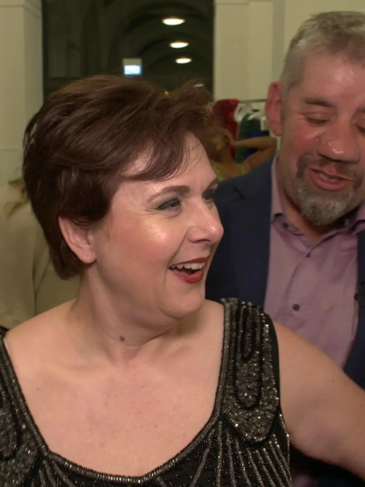 "Bauer sucht Frau"-Star Iris Abel gibt Laufstegdebüt als Curvy Model.