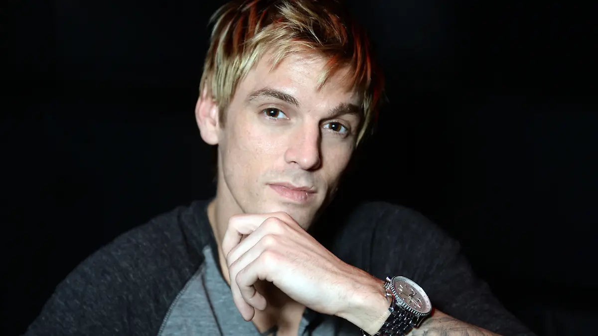 ARCHIV - 21.01.2015, Berlin: Der US-amerikanischer Popsänger Aaron Carter schaut bei einem Fototermin im K17 in Berlin in die Kamera. Carter wird der Streit mit seinen Geschwistern zu viel. (zu dpa «Aaron Carter: «Alles, was ich will, ist Liebe»») Foto: Britta Pedersen/dpa-Zentralbild/dpa +++ dpa-Bildfunk +++