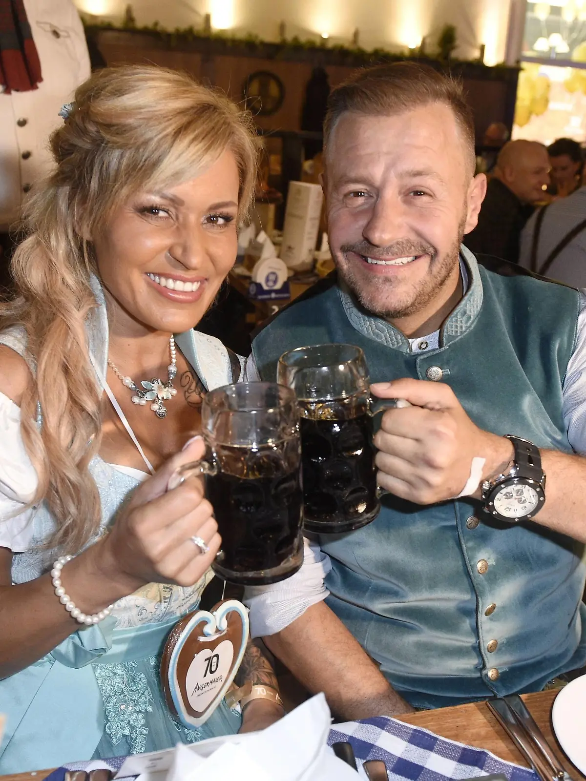 Jasmin Jenewein und Willi Herren bei der Angermaier Trachten Nacht 2018 im Hofbräu. Berlin, 30.08.2018 *** Jasmin Jenewein and Willi Herren at the Angermaier Trachten Night 2018 at Hofbräu Berlin 30 08 2018 Foto:xF.xKernx/xFuturexImage  