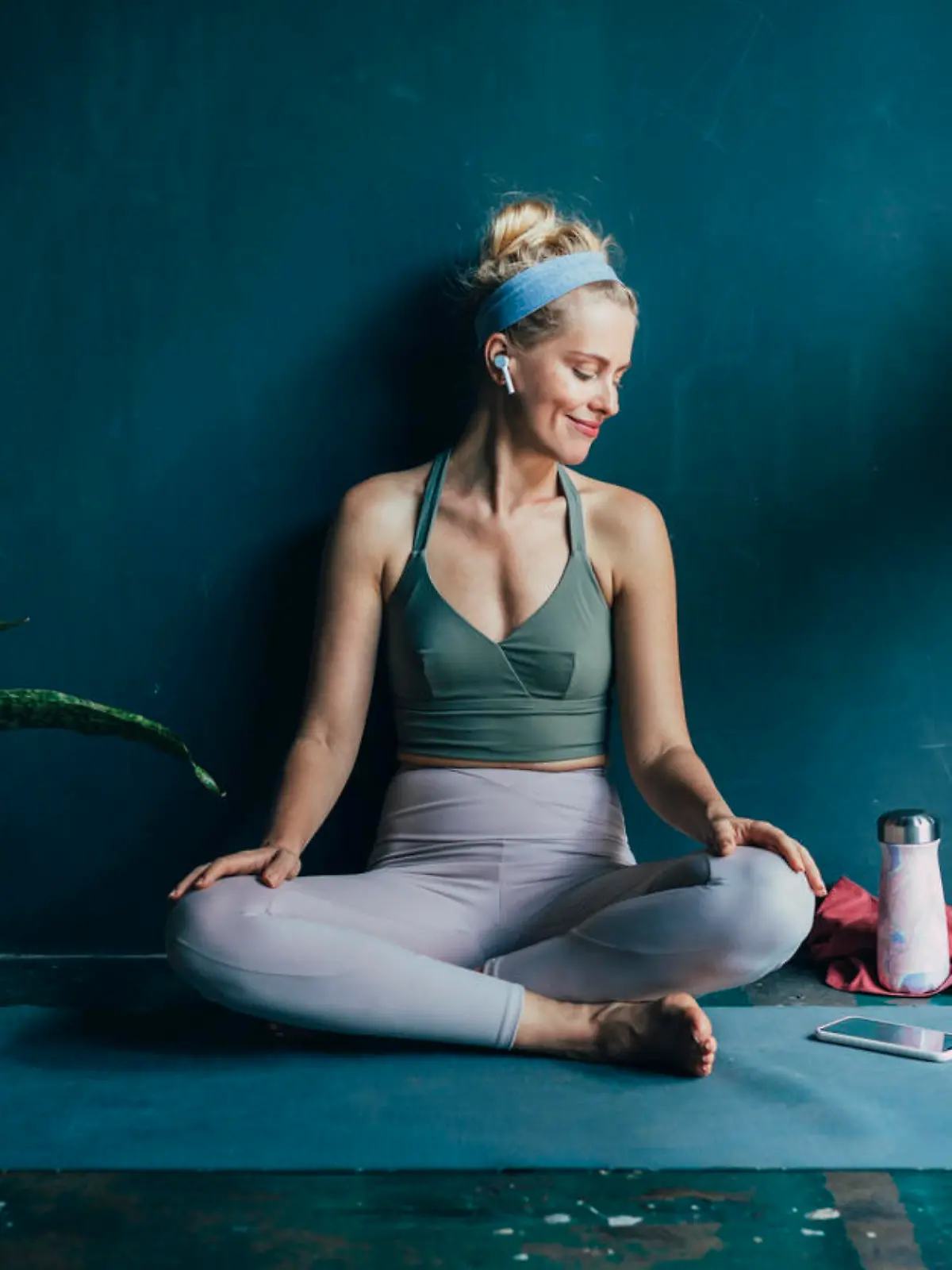 Frau macht Yoga