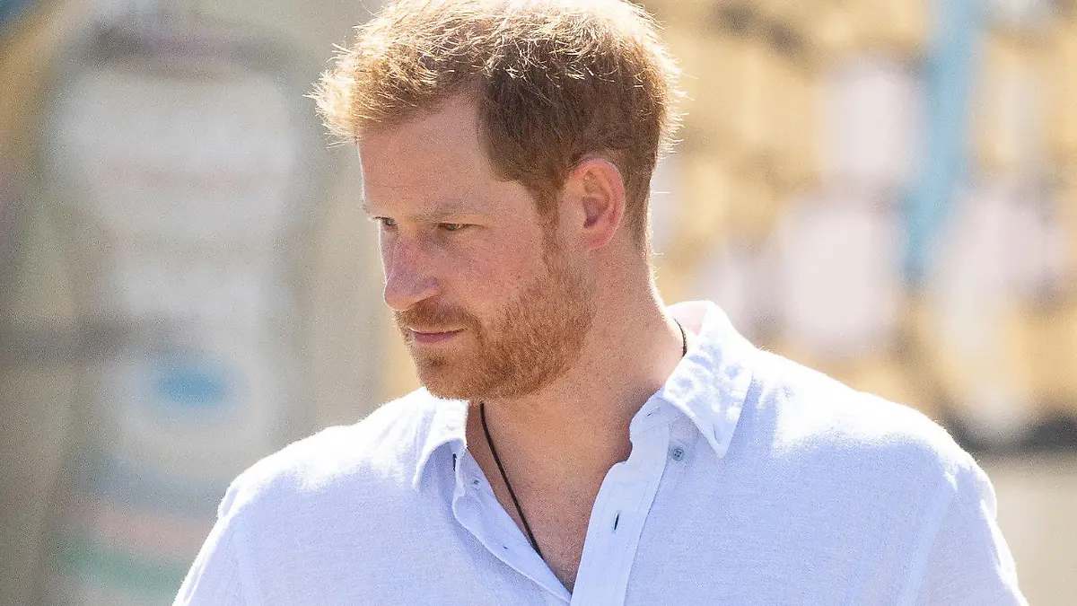 23.09.2019, Südafrika, Kapstadt: Meghan, Herzogin von Sussex, und Harry, Herzog von Sussex, besuchen am ersten Tag ihrer Afrikareise den Stadtteil Nyanga. Die britischen Royals beginnen ihre 10-tägige Afrikareise. Zu ihrer ersten offiziellen Reise als Familie sind der britische Prinz Harry und Herzogin Meghan mit dem rund vier Monate alten Archie in Kapstadt eingetroffen. Foto: Dominic Lipinski/PA Wire/dpa +++ dpa-Bildfunk +++