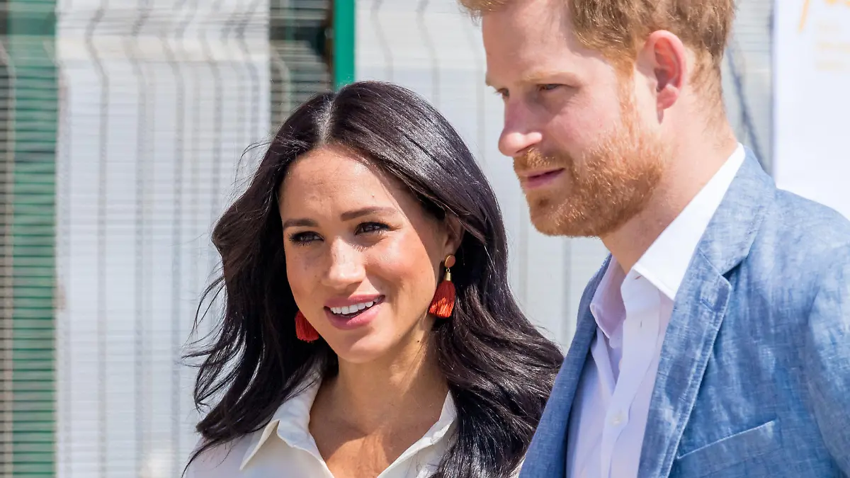 Prince Harry and Meghan, Duke and Duchess of Sussex during a visit to a township to learn about Youth Employment Services (YES), which aims to tackle the critical issue of youth unemployment in South Africa by creating one million new work opportunities in the next three years.

Pictured: Meghan Markle,Duchess of Sussex,Prince Harry,Duke of Sussex
Ref: SPL5119813 021019 NON-EXCLUSIVE
Picture by: SplashNews.com

Splash News and Pictures
Los Angeles: 310-821-2666
New York: 212-619-2666
London: +44 (0)20 7644 7656
Berlin: +49 175 3764 166
photodesk@splashnews.com

World Rights, No Netherlands Rights
