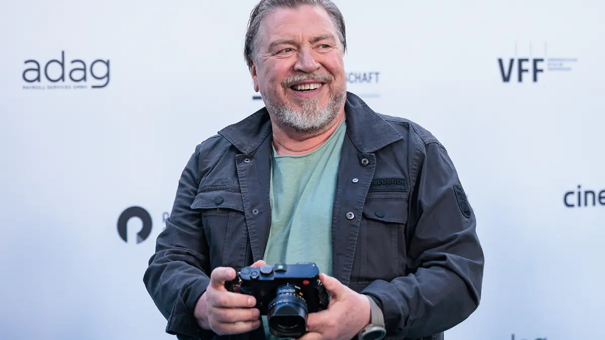 Armin Rohde mit seiner Kamera