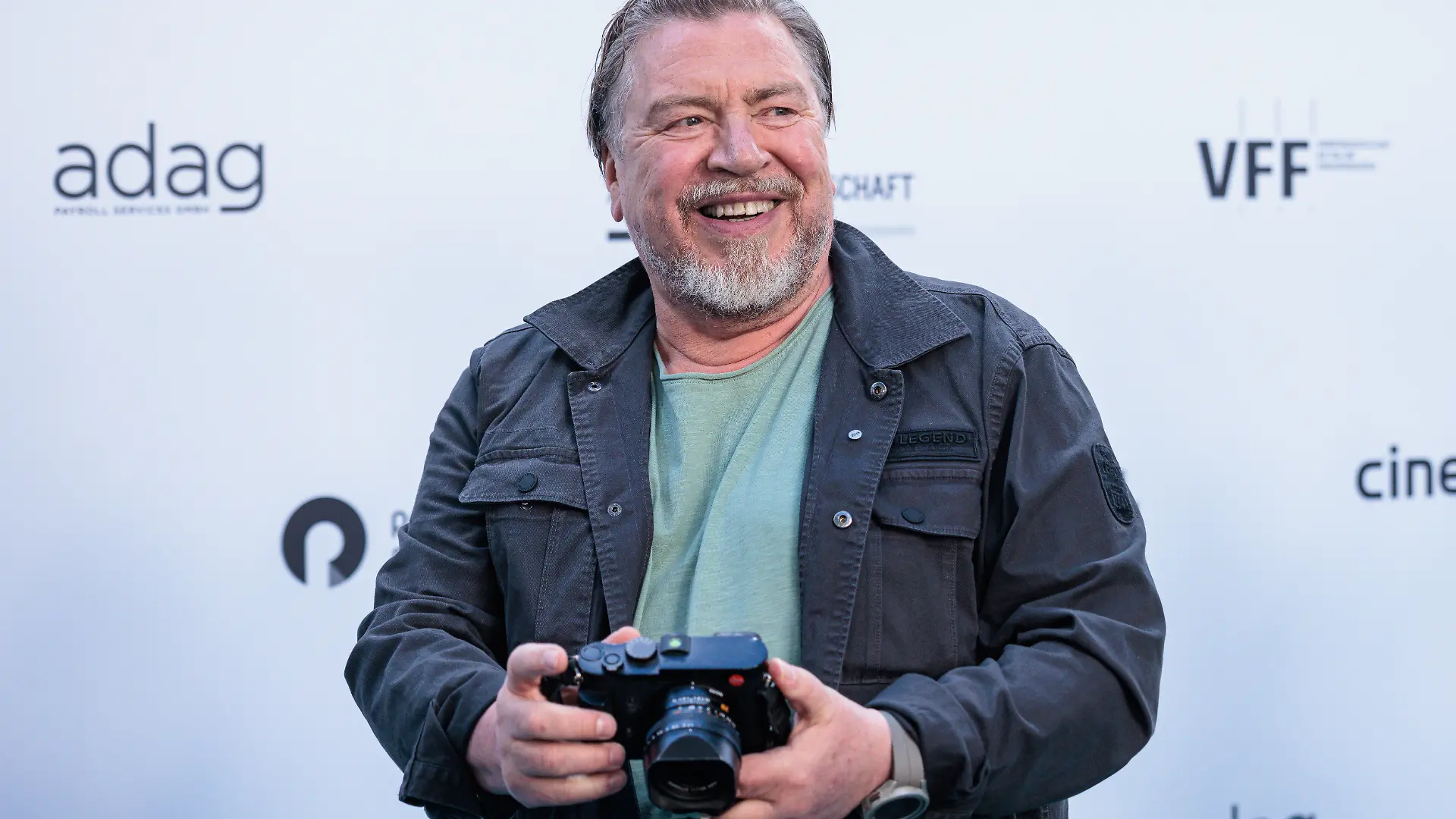 Armin Rohde mit seiner Kamera