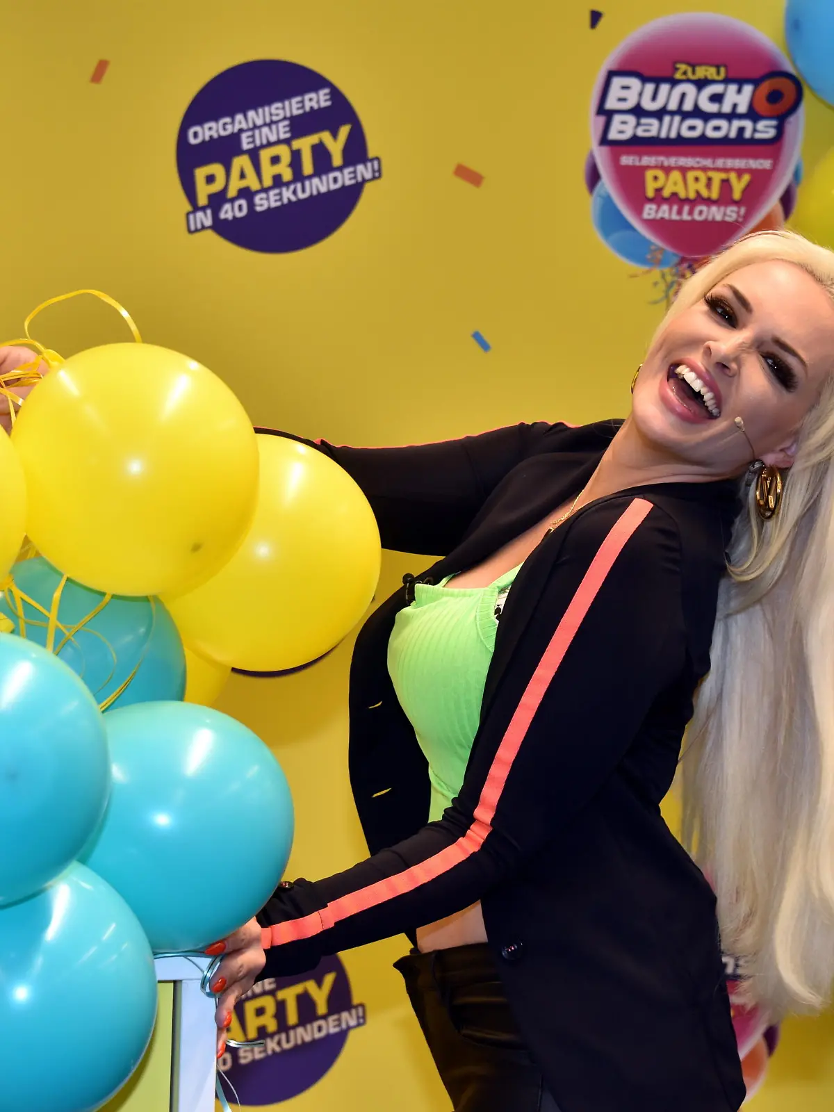  Daniela Katzenberger präsentiert am 19.09.2019 in Köln die Zuru Ballon Neuheit, ein Gerät mit dem man 40 Ballons in nur 40 Sekunden aufblasen kann.  Daniela Katzenberger presents on 19 09 2019 in Cologne the Zuru balloon novelty, a device with which you can inflate 40 balloons in only 40 seconds.