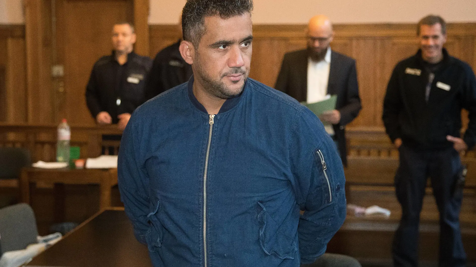 !!! Achtung Personen sind eigenstaendig unkenntlich zu machen !!! Berlin den 09.11.2018 Prozess gegen Arafat Abou Chaker wegen Körperverletzung und Bedrohung eines Hausmeisters am Spandauer Damm, Finger in die Augen gestochen, Todesdrohung, Kopfstoß ins Gesicht, Nasenbruch. Bild-Motiv: der Angeklagte Arafat Abou Chaker *** Attention persons are independently unrecognizable to make Berlin the 09 11 2018 trial against Arafat Abou Chaker for assault and threat of a janitor on Spandauer dam fingers in the eyes stabbed death threat head-butt in the face nose fracture picture motive the defendant Arafat Abou Chaker  
