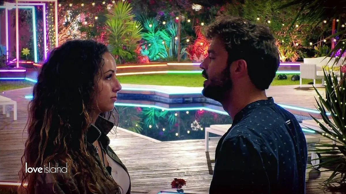 "Love Island"-Paar-Alarm: Yasin macht Samira eine kleine Liebeserklärung.