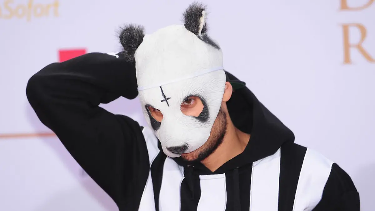 Rapper Cro ist erfolgreich wie nie: Er steht sowohl bei den Album- als auch bei den Single-Charts auf Platz eins