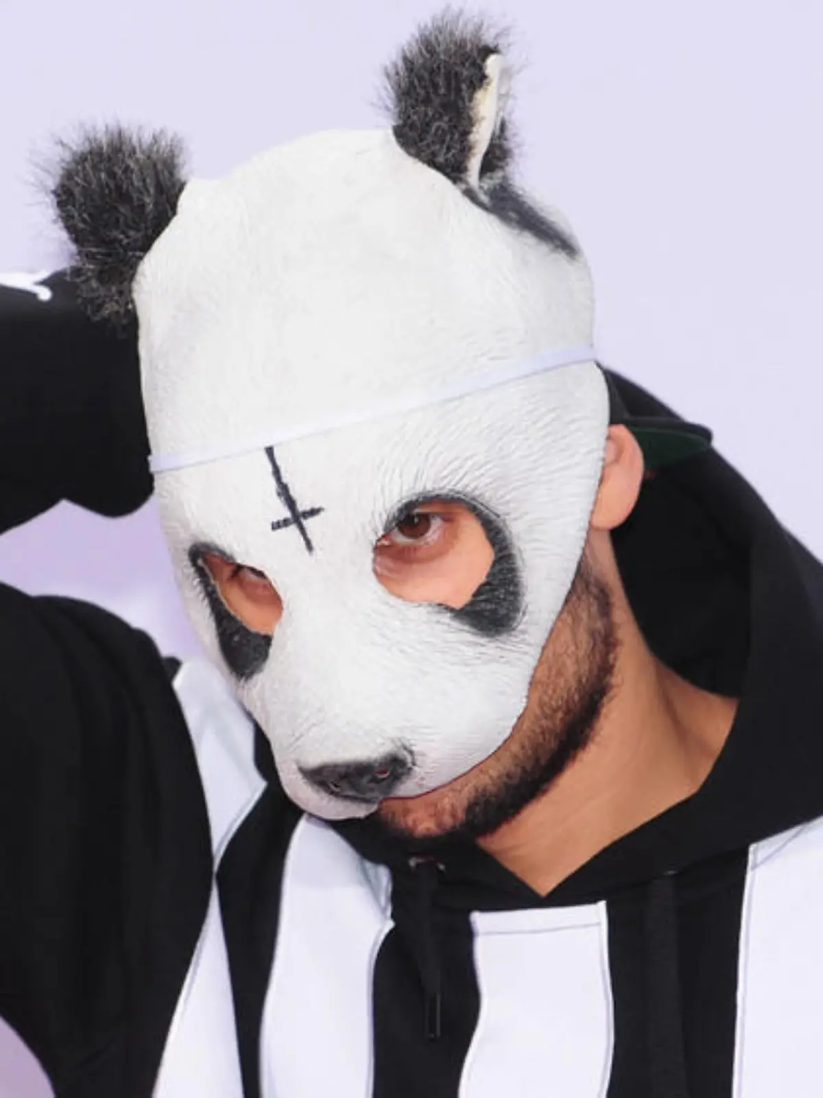 Rapper Cro ist erfolgreich wie nie: Er steht sowohl bei den Album- als auch bei den Single-Charts auf Platz eins