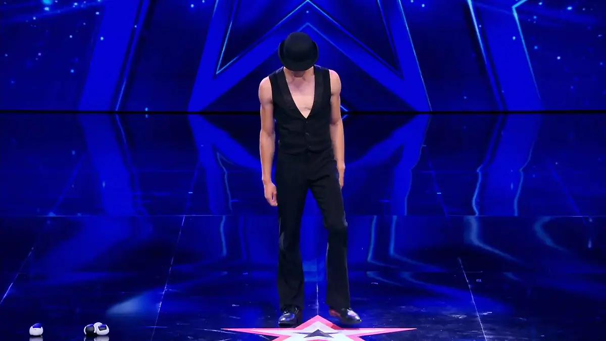 Strip + Bälle = Bart Hoving beim Supertalent Bart Hoving lässt die Bälle tanzen