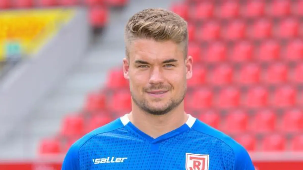 Alexander Meyer, Torwart vom SSV Jahn Regensburg